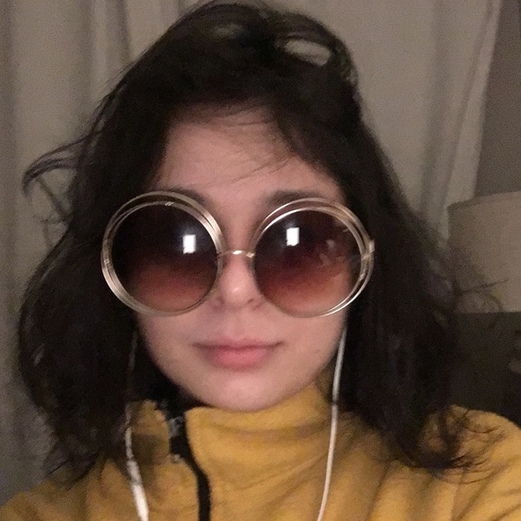 Poshmark profile picture for @vestibule